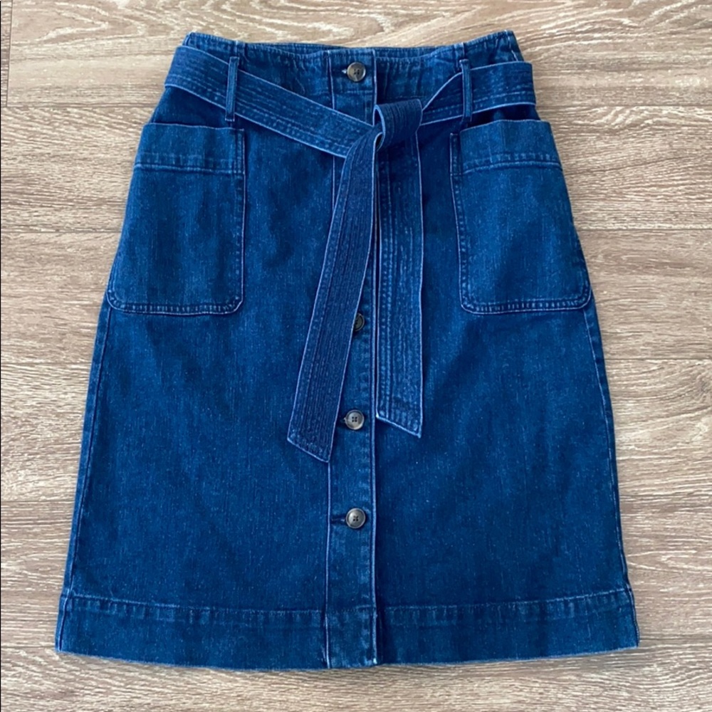 Loft Denim Pencil Skirt Knee length sz 4